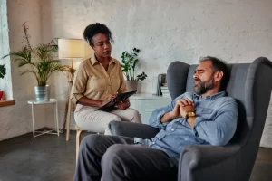 Read more about the article When to See a Psychiatrist vs Therapist